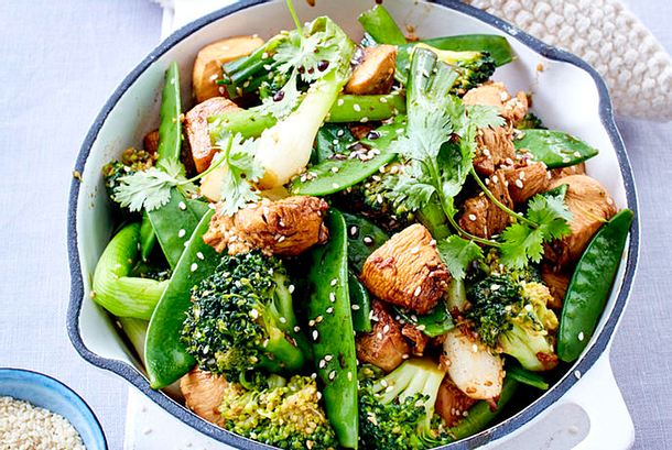 Gemüsepfanne mit Hähnchen, Zuckerschoten und Brokkoli Rezept Gemüsepfanne mit Hähnchen, Zuckerschoten und Brokkoli Rezept
