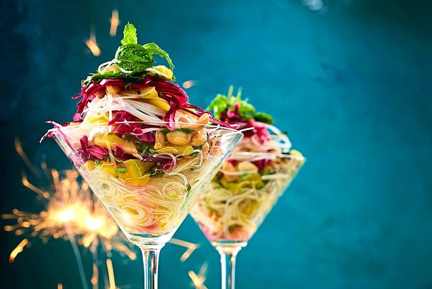 Glasnudel-tini mit Rotkohl und Mango Rezept Glasnudel-tini mit Rotkohl und Mango Rezept