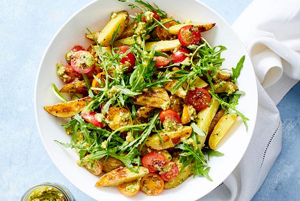 Kartoffelsalat-mit-Rauke-und-Tomaten Rezept Kartoffelsalat-mit-Rauke-und-Tomaten Rezept