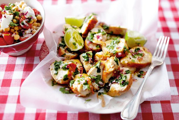 Gebratenes Korianderhähnchen mit Kichererbsensalat Rezept Gebratenes Korianderhähnchen mit Kichererbsensalat Rezept