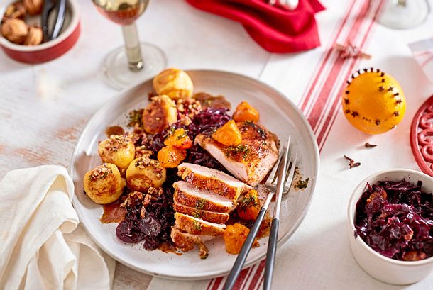 Mini-Turkey an Rotkohl und Knödeln Rezept Mini-Turkey an Rotkohl und Knödeln Rezept