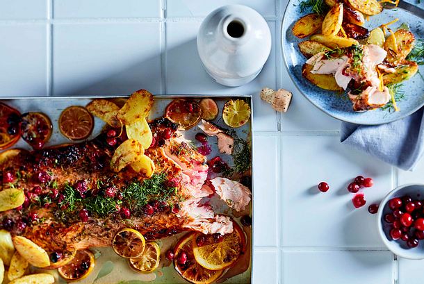 Mit Cranberry-Gin-Butter übergrillter Lachs Rezept