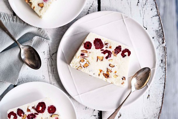 Parfait mit weißem Nugat Rezept Parfait mit weißem Nugat Rezept