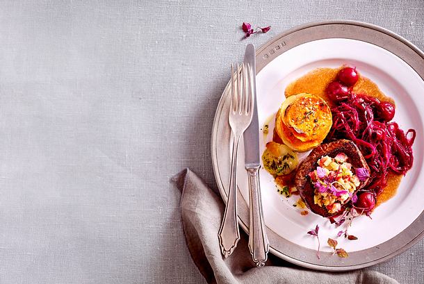 Rinderfilet und Süßkartoffelmuffins an Spekulatius-Rotkohl Rezept