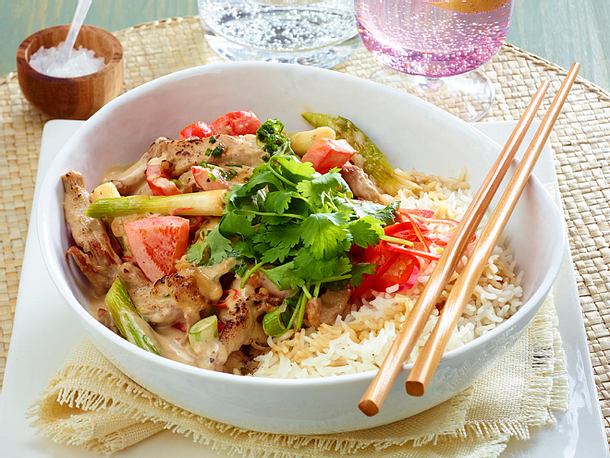 Rindergeschnetzeltes mit Paprika in Erdnusssoße Rezept Rindergeschnetzeltes mit Paprika in Erdnusssoße Rezept