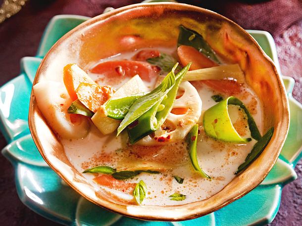 Rotes Thai-Curry mit Bambus, Möhre und Zuckerschoten Rezept