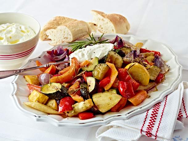 Schmorgemüse mit Fetadip Rezept Schmorgemüse mit Fetadip Rezept