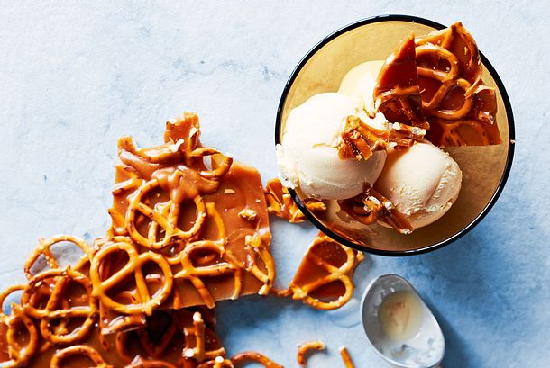 Vanilleeis mit Sweet-’n’-Salty-Crunch rezept