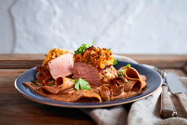 Wundersame Möhrenkruste auf saftigen Medaillons Rezept Wundersame Möhrenkruste auf saftigen Medaillons Rezept