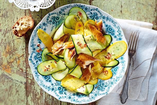 Zucchini-Carpaccio mit Räuchermakrele Rezept-F5816101 Zucchini-Carpaccio mit Räuchermakrele Rezept-F5816101