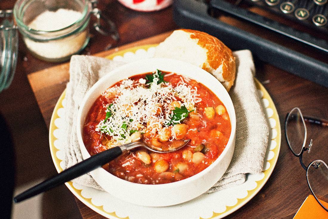 A Tavola! Minestrone aus Rösttomaten Rezept A Tavola! Minestrone aus Rösttomaten Rezept