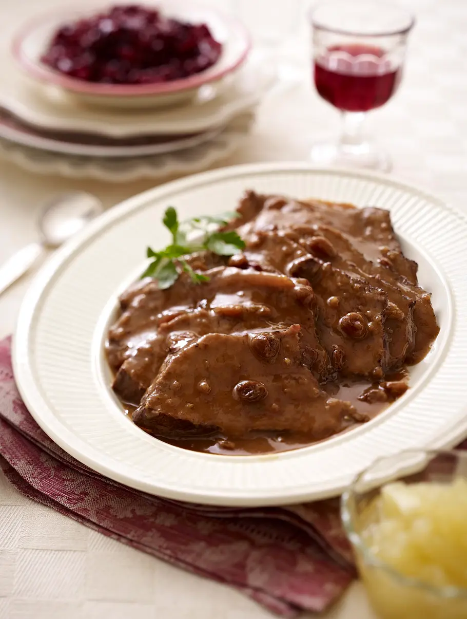 Aachener Sauerbraten mit Printensoße und Rotkohl Rezept Aachener Sauerbraten mit Printensoße und Rotkohl Rezept