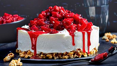 Advents-Cheesecake auf Popcornboden Rezept - Foto: LECKER @ Bauer Media Group