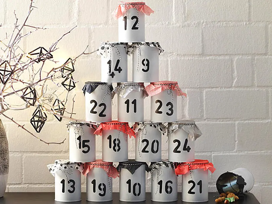 Adventskalender aus Konservendosen basteln