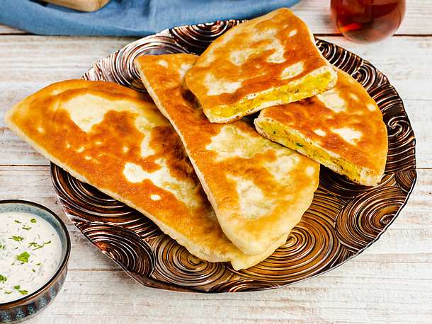 Afghanische Bolani (Herzhaft gefülltes Fladenbrot) Rezept | LECKER