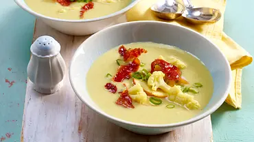 After-Work-­Blumenkohl-Apfel-Suppe Rezept - Foto: LECKER @ Bauer Media Group