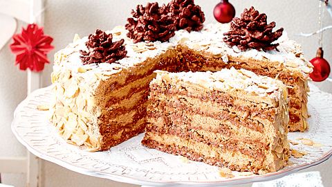 Agnes-Bernauer-Torte mit Nougat-Schoko-Zäpfli Rezept - Foto: House of Food / Bauer Food Experts KG