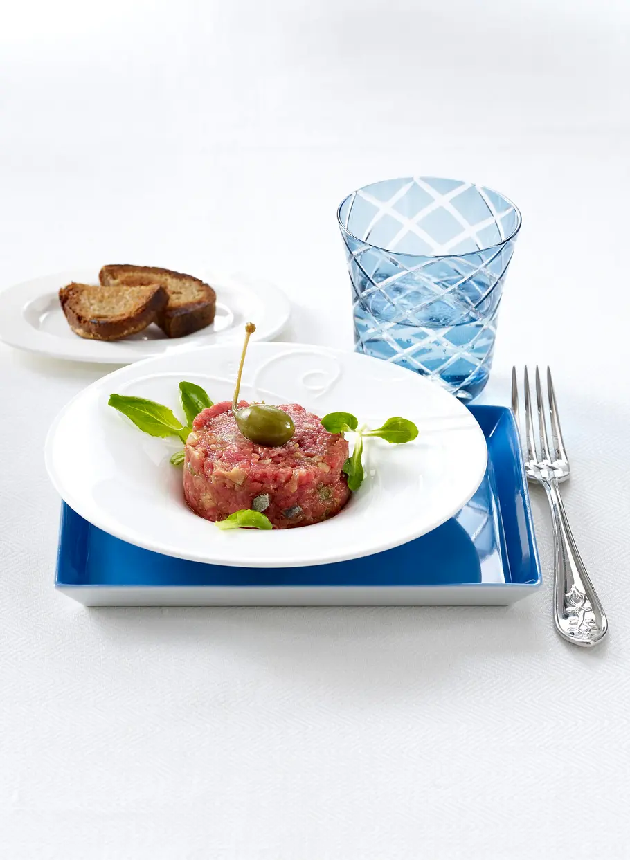 Alfons Schuhbeck: Rindertatar mit mariniertem Ingwer und geröstetem Bauernbrot Rezept Alfons Schuhbeck: Rindertatar mit mariniertem Ingwer und geröstetem Bauernbrot Rezept