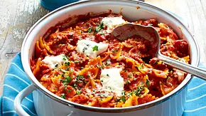 „All together“-Farfalle mit dreierlei Käse Rezept - Foto: LECKER @ Bauer Media Group