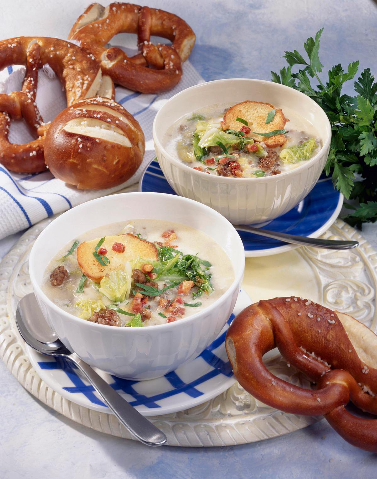 Allgäuer Käsesuppe mit Laugen-Chips Rezept