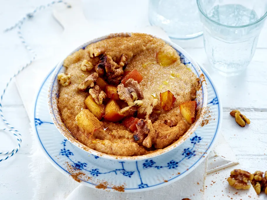 Amaranth-Porridge mit Äpfeln und Walnüssen Rezept Amaranth-Porridge mit Äpfeln und Walnüssen Rezept