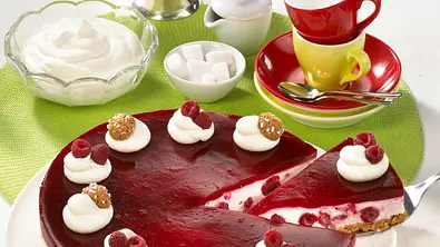Amaretti-Himbeer-Torte Rezept - Foto: LECKER @ Bauer Media Group