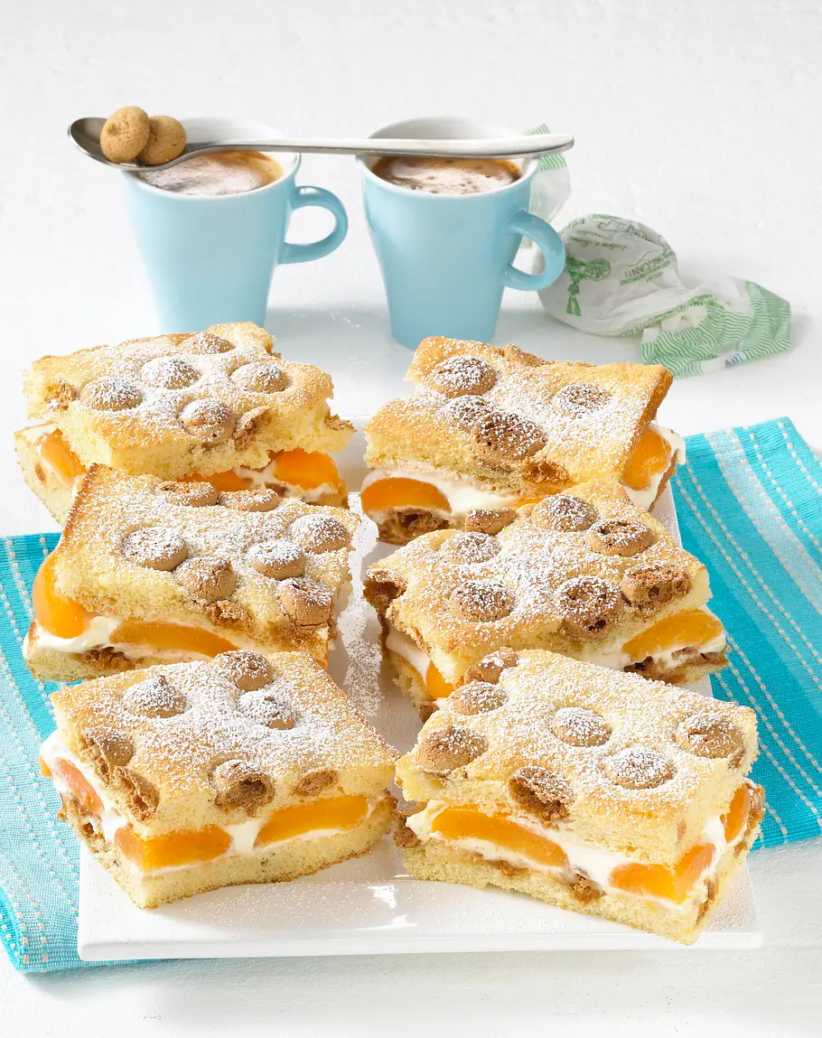 Amarettini-Kuchen mit Aprikosen Rezept Amarettini-Kuchen mit Aprikosen Rezept