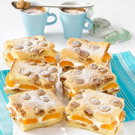 Amarettini-Schnitten mit Aprikosen Rezept Amarettini-Schnitten mit Aprikosen Rezept
