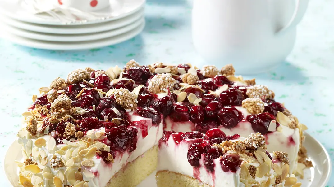 Amaretto-Kirsch-Torte Rezept - Foto: LECKER @ Bauer Media Group Amaretto-Kirsch-Torte Rezept - Foto: LECKER @ Bauer Media Group