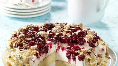 Amaretto-Kirsch-Torte Rezept - Foto: LECKER @ Bauer Media Group
