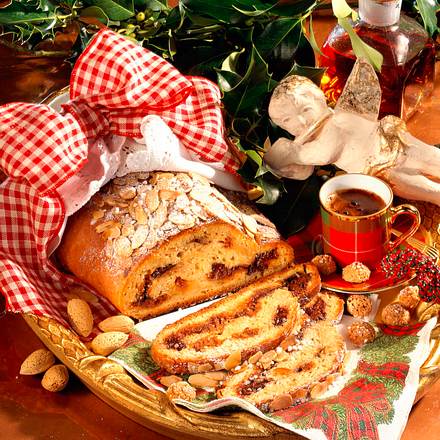 Amaretto-Nougat-Stollen Rezept Amaretto-Nougat-Stollen Rezept