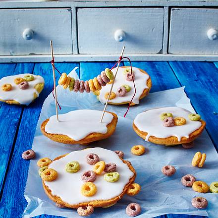 Amerikaner mit bunten Getreideringen Rezept Amerikaner mit bunten Getreideringen Rezept