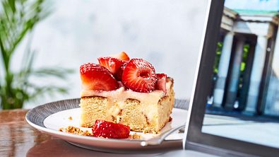 Amtierende Erdbeerminister-Schnitte  Rezept - Foto: LECKER @ Bauer Media Group