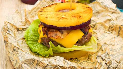 Ananas-Cheeseburger - Foto: House of Food / Bauer Food Experts KG