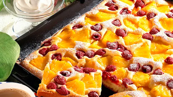 Ananas-Himbeerkuchen auf dem Blech Rezept - Foto: LECKER @ Bauer Media Group