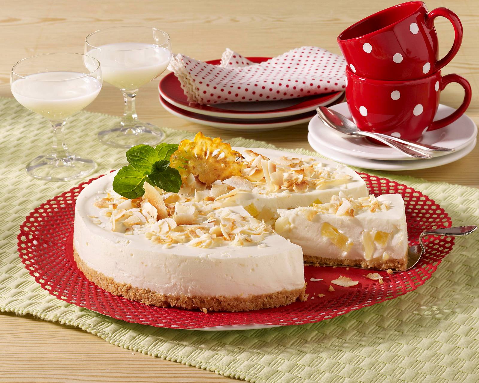 Ananas-Kokos-Frischkäsetorte Rezept | LECKER