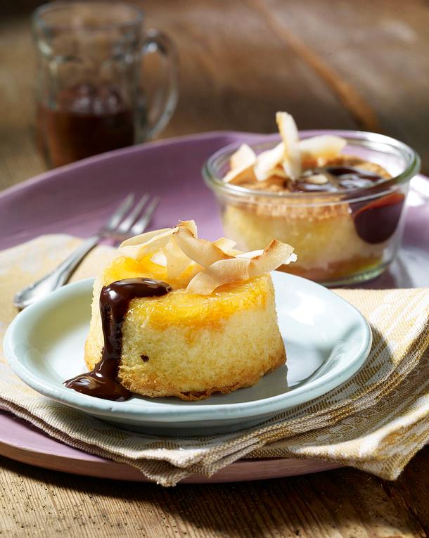 Ananas-Kokos-Törtchen mit heißer Schokolade Rezept | LECKER