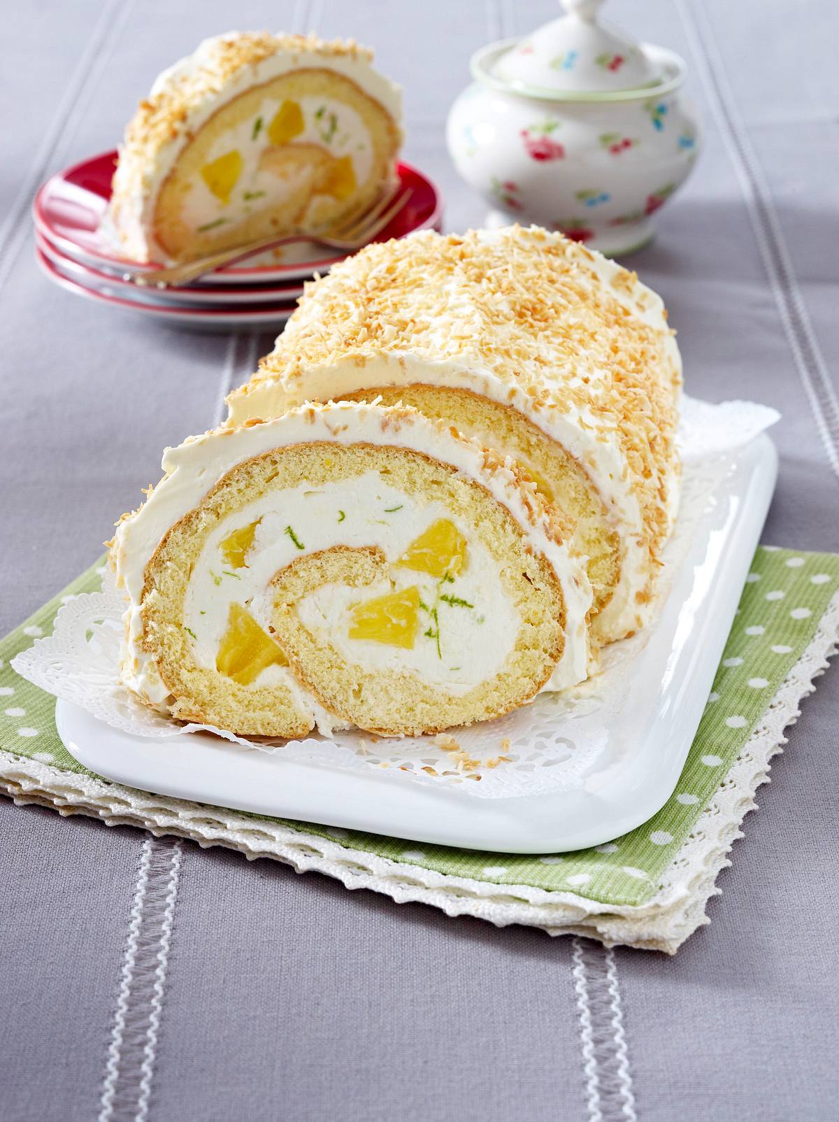 Ananas-Limetten-Biskuitrolle mit Käse-Sahne-Creme Rezept