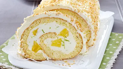 Ananas-Limetten-Biskuitrolle mit Käse-Sahne-Creme Rezept - Foto: LECKER @ Bauer Media Group