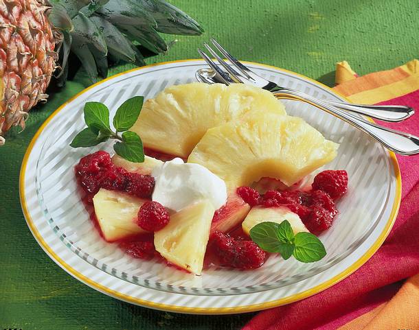 Ananas mit Rotwein-Himbeersoße Rezept Ananas mit Rotwein-Himbeersoße Rezept
