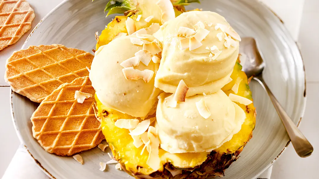 Ananas Nicecream Rezept - Foto: LECKER @ Bauer Media Group Ananas Nicecream Rezept - Foto: LECKER @ Bauer Media Group