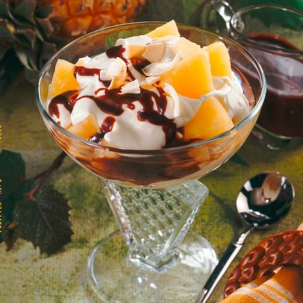 Ananas-Quarkcreme mit Schokosoße Rezept Ananas-Quarkcreme mit Schokosoße Rezept