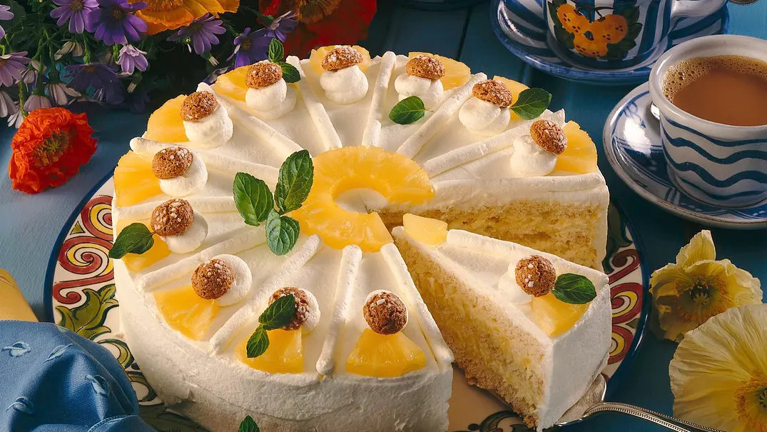 Ananas-Sahne-Torte Rezept - Foto: LECKER @ Bauer Media Group Ananas-Sahne-Torte Rezept - Foto: LECKER @ Bauer Media Group