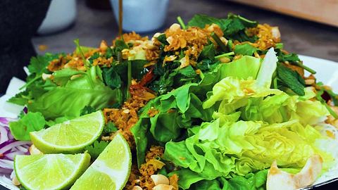 Andys Reisnudelsalat mit Hähnchen - Foto: House of Food / Bauer Food Experts KG