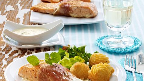 Anglerschmaus mit Zitronenmelisse-Soße Rezept - Foto: House of Food / Bauer Food Experts KG