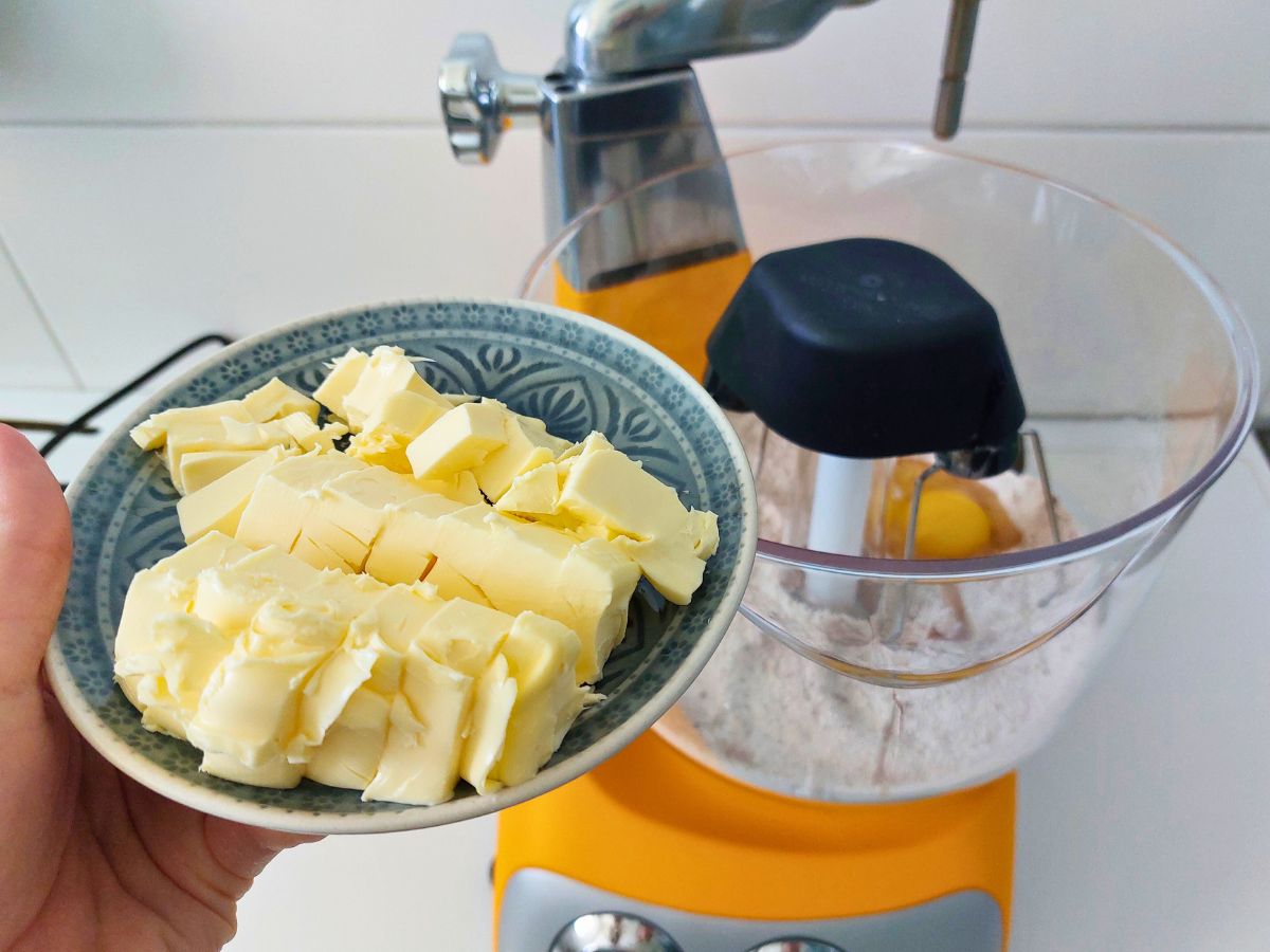 Ankarsrum Küchenmaschine Butterstückchen hinzugeben