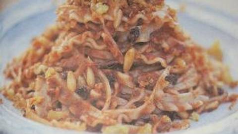 Anna Ws Pasta con acciughe e pomodoro (von Jamie Oliver) Rezept - Foto: House of Food / Bauer Food Experts KG