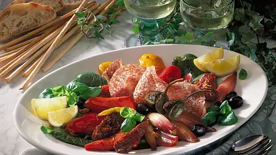 Antipasti-Platte Rezept - Foto: LECKER @ Bauer Media Group