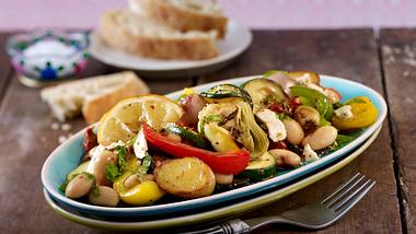 Antipasti-Salat aus dem Ofen Rezept - Foto: House of Food / Bauer Food Experts KG