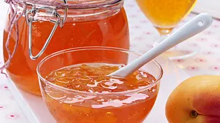 Aperol Spritz-Gelee mit Aprikosen Rezept - Foto: LECKER @ Bauer Media Group Aperol Spritz-Gelee mit Aprikosen Rezept - Foto: LECKER @ Bauer Media Group